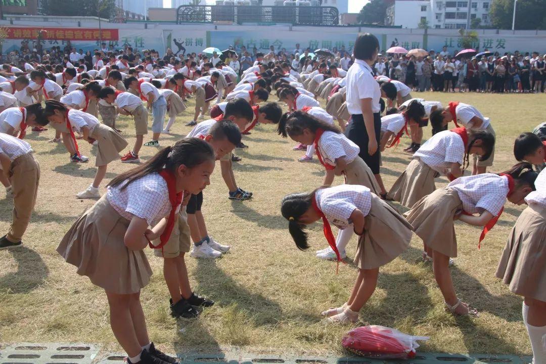 “迎民族盛会 向祖国致敬”——太阳集团81068网址都会森林学校小学部2019-2020学年第一学期开学仪式盛大举行