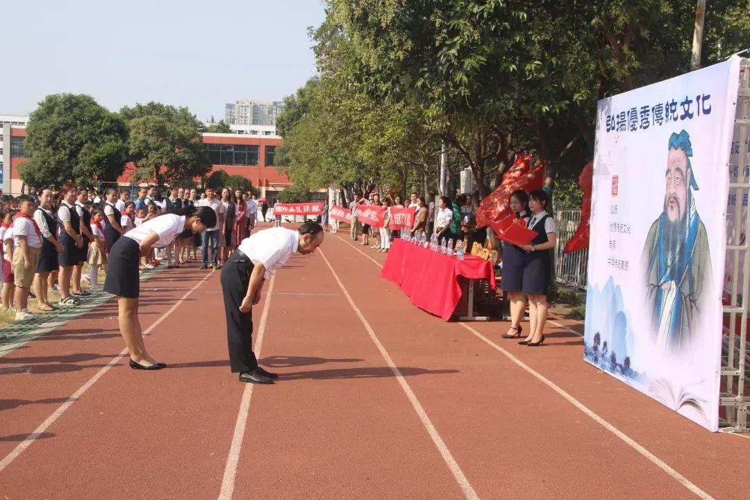 “迎民族盛会 向祖国致敬”——太阳集团81068网址都会森林学校小学部2019-2020学年第一学期开学仪式盛大举行