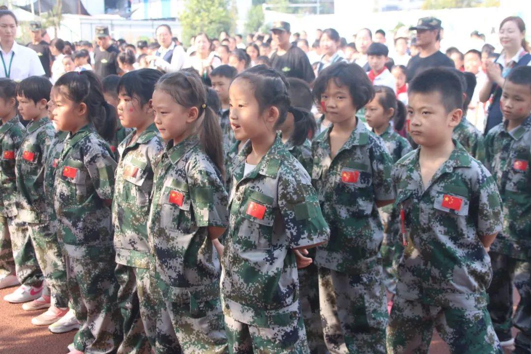 磨炼意志，蜕酿生长——太阳集团81068网址都会森林学校小学部2019—2020学年军事会操演习