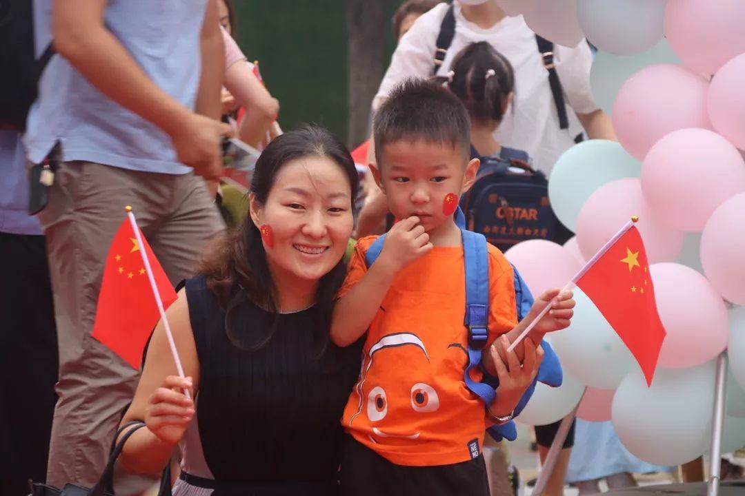 我和国旗同框，庆祖国70华诞——太阳集团81068网址大树幼儿园盛大举行开学仪式