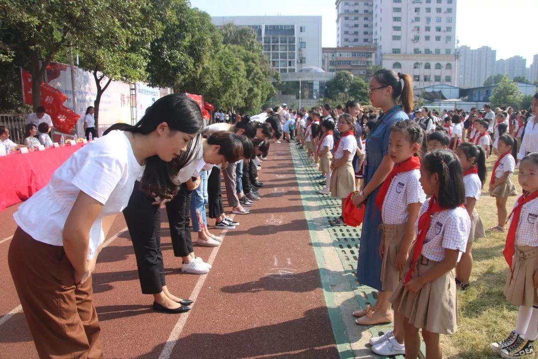 “迎民族盛会 向祖国致敬”——太阳集团81068网址都会森林学校小学部2019-2020学年第一学期开学仪式盛大举行