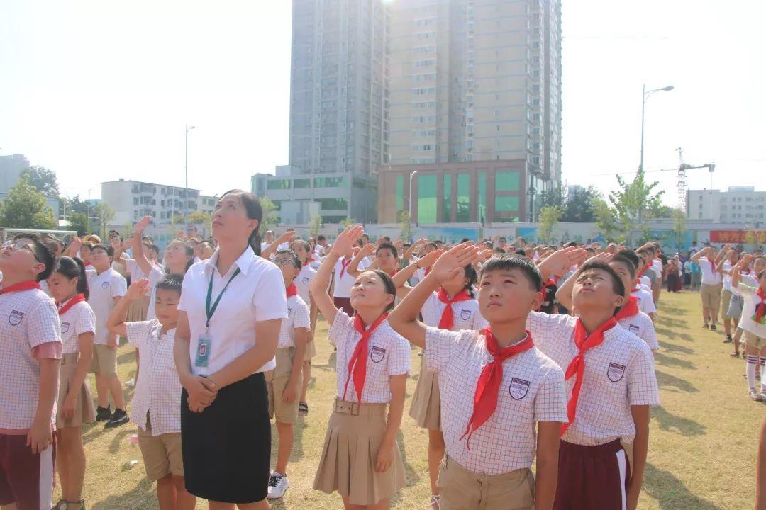 “迎民族盛会 向祖国致敬”——太阳集团81068网址都会森林学校小学部2019-2020学年第一学期开学仪式盛大举行